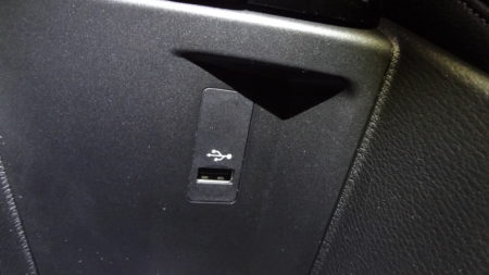 BMW X1 F48 コンソール　USB　端子
